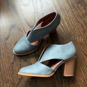 Blue-grey cut out booties